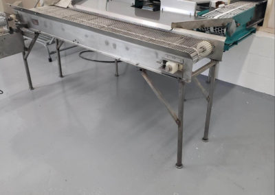 Stainless steel conveyor in a clean room